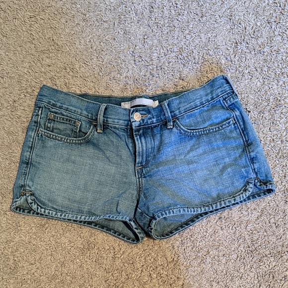 Old Navy Pants - 16.| Old Navy | Women’s Medium Blue Denim Shorts